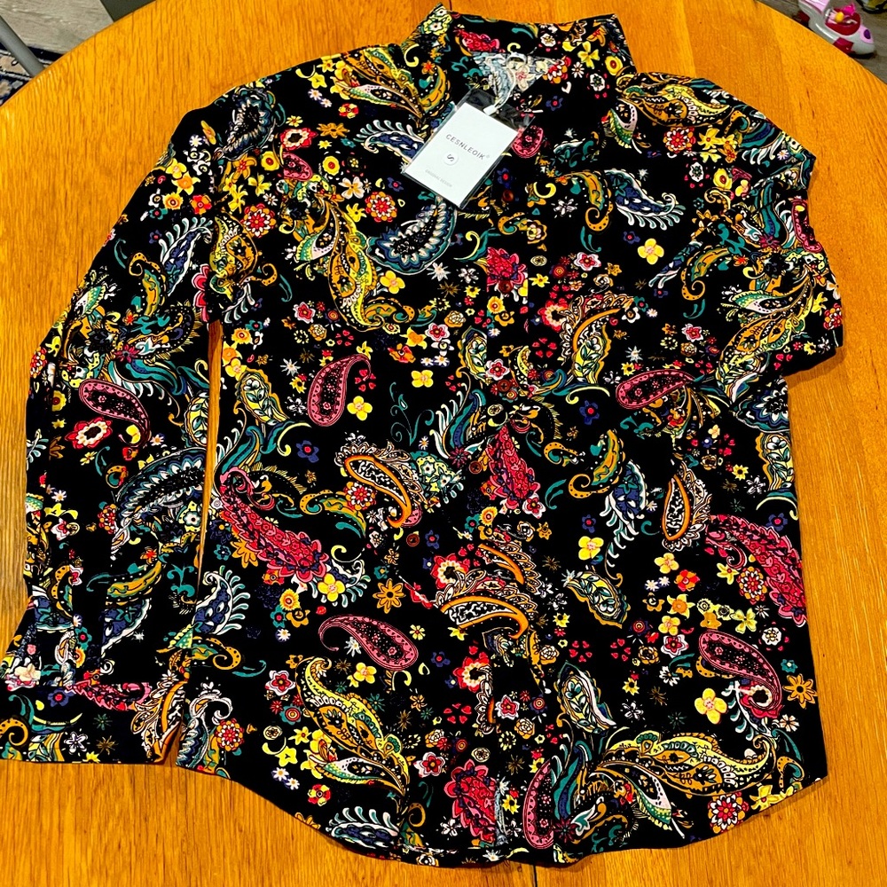Cesnleoik patterned long sleeve button up shirt. Men’s small. NWT.